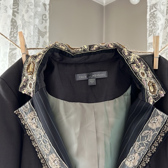 Embroidered Blazer - Picture 3 of 3